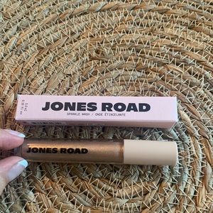 Jones Road Sparkle Wash in shade Midas. Regular size